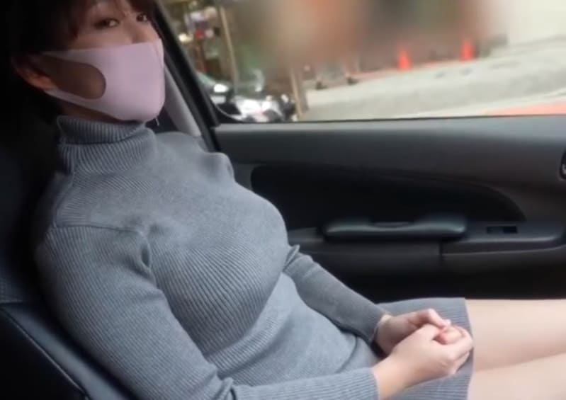 15.ショートカット美人巨乳妻のむちっとした太ももがエロすぎてやばい