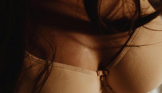 乳首舐めするエロい女子20選！舐めてイカせるコツや注意点も紹介